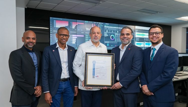 Richard Mateo, Ramón Núñez, Wilfredo Alcántara, Erick O'Reilly y Francisco González, de Claro Dominicana