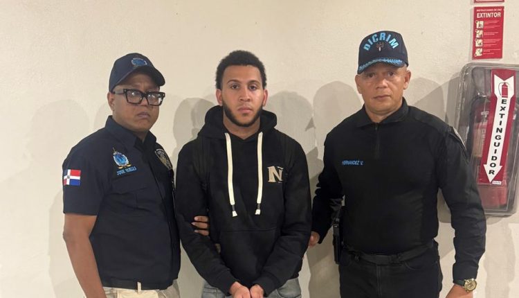 Uno de los deportados desde España.