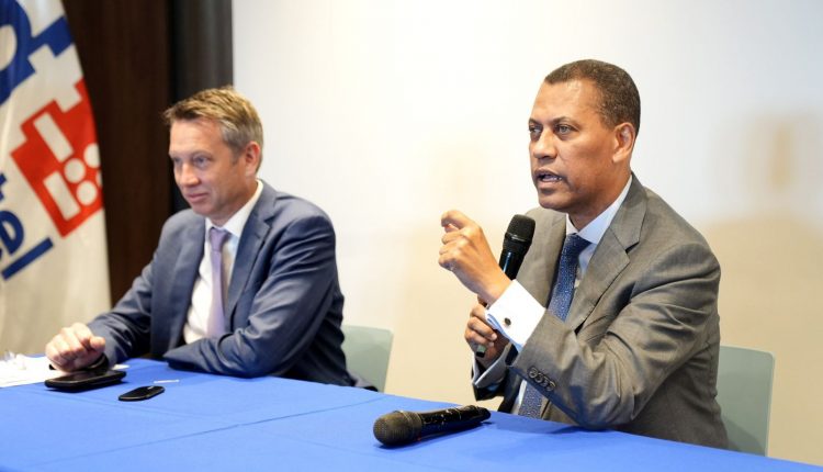 Guido Gómez Mazara y Ray Collins