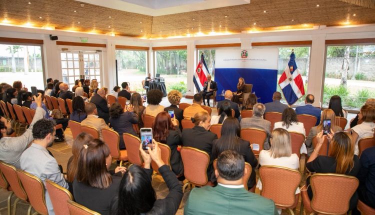 Encuentro de Abinader con la diáspora en Costa Rica.
