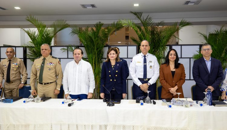 Raquel Peña durante encuentro sobre Plan de Seguridad.