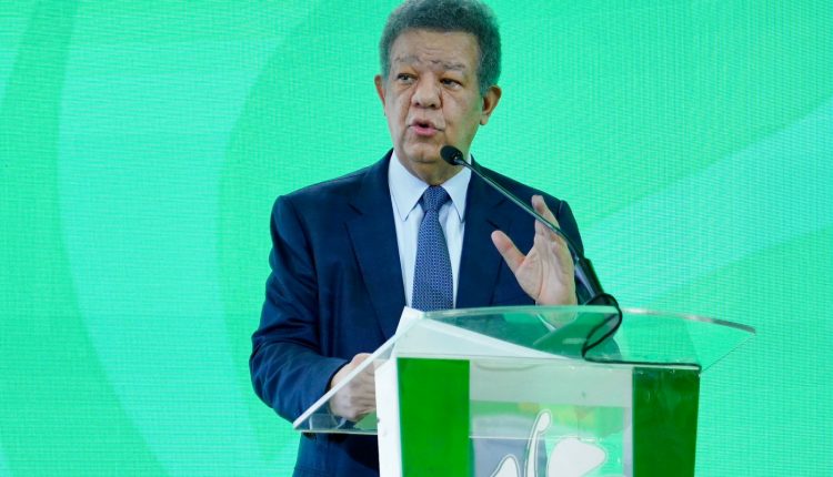 Leonel Fernández en La Voz del Pueblo.