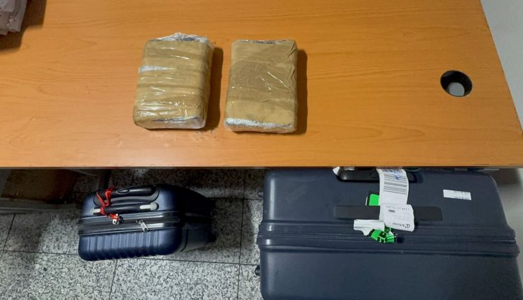 Droga ocupada a mujer en el AILA.