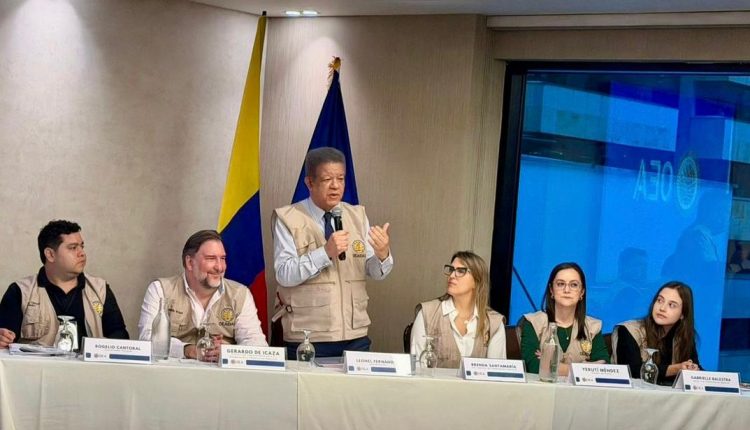 Leonel Fernández encabeza acto de misión de la OEA en Colombia.