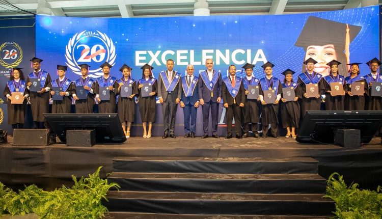 Abinader y funcionarios del ITLA participaron en graduación.