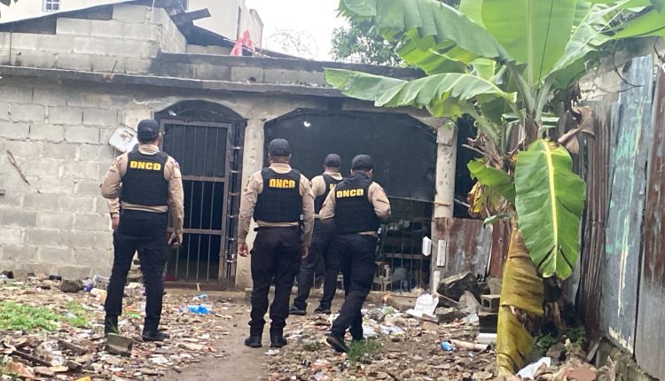 Agentes en uno de los operativos