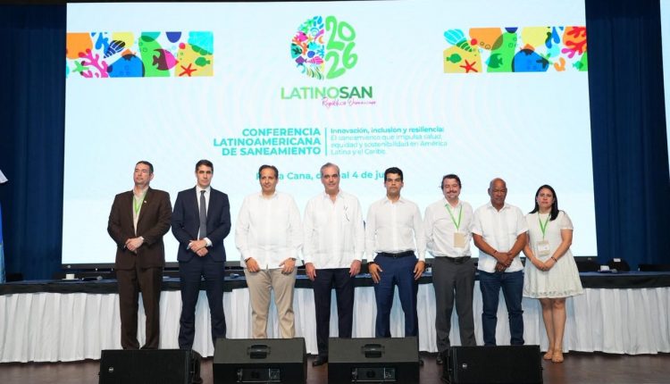Abinader participa en actividad sobre saneamiento de agua.