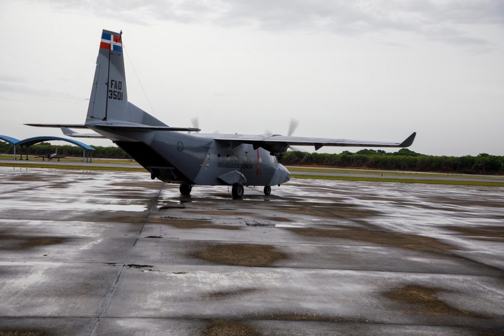 Avión que transporta rescatistas enviados a Venezuela.