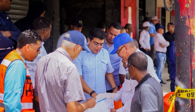 Fellito Suberví Hernández Supervisa trabajos de la CAASD.