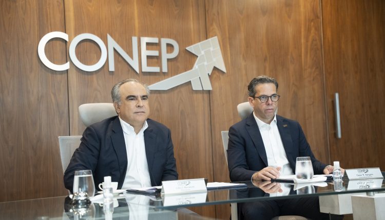 Celso J. Marranzini, presidente del CONEP, y Cesar Dargam, vicepresidene ejecutivo