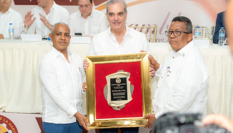 Industriales de la harina reconocieron al presidente Luis Abinader.