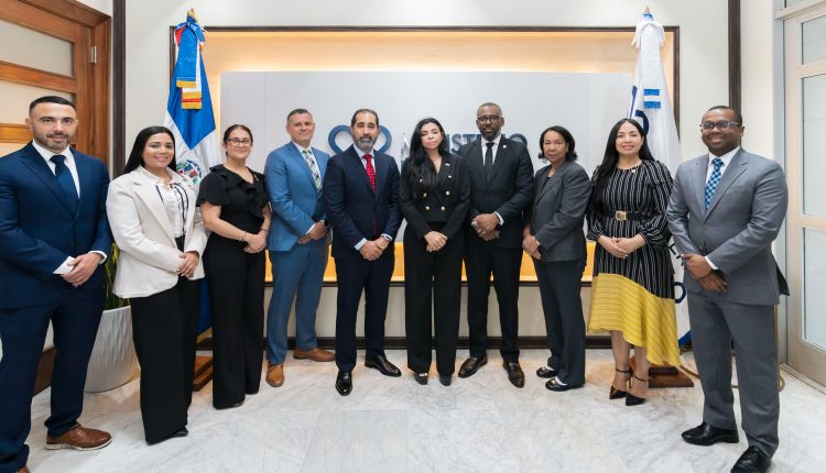 Representantes del FBI y de la Procuraduría General.