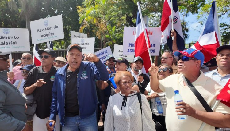 Agentes policiales impidieron marcha de agrónomos.