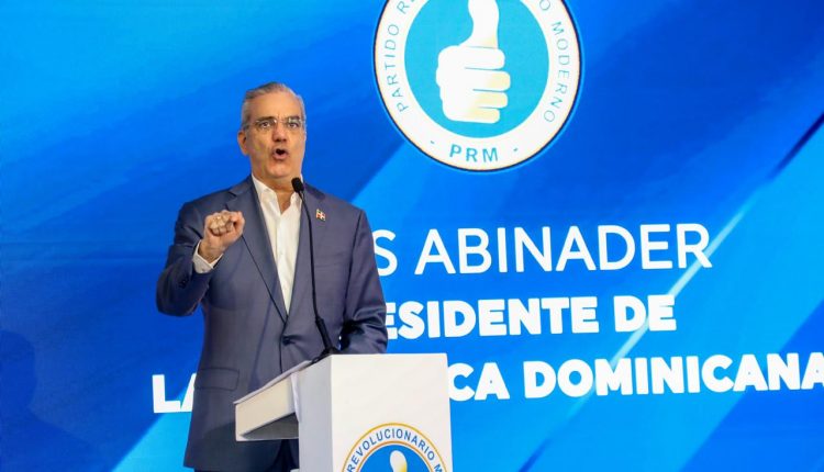 Luis Abinader habla en actividad del PRM.