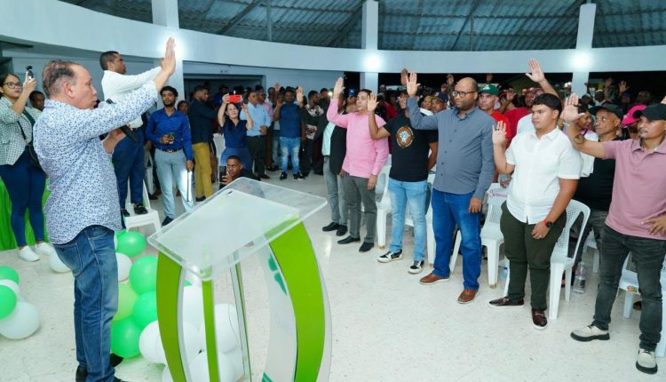 Radhamés Jiménez juramenta en Fuerza del Pueblo.