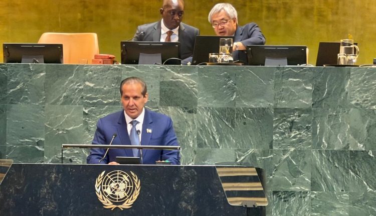 Víctor Atallah mientras interviene ante la ONU.
