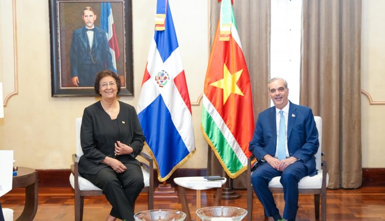 Jennifer Geerlings-Simons y Luis Abinader.