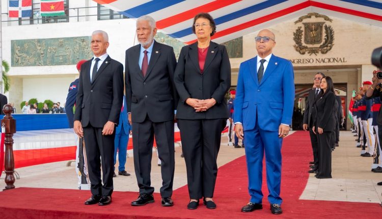 Recibimiento de la presidenta de Surinam.