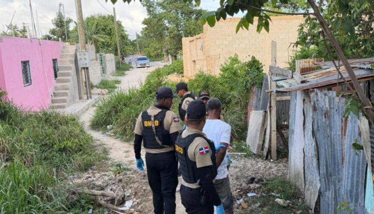 Uno de los detenidos durante operativo en Verón.