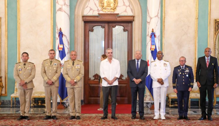 Abinader encabezó reconocimiento a rescatistas enviados a Venezuela.