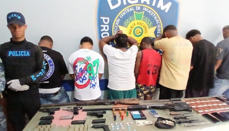 Detenidos en allanamientos en Barahona.