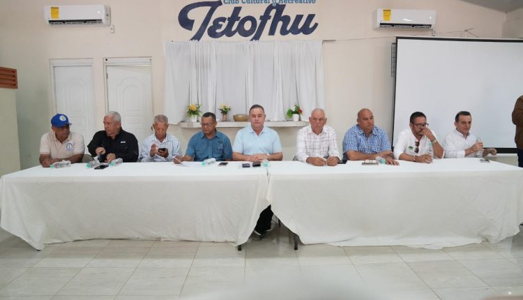 Reunión de Agricultura con productores de Montecristi.