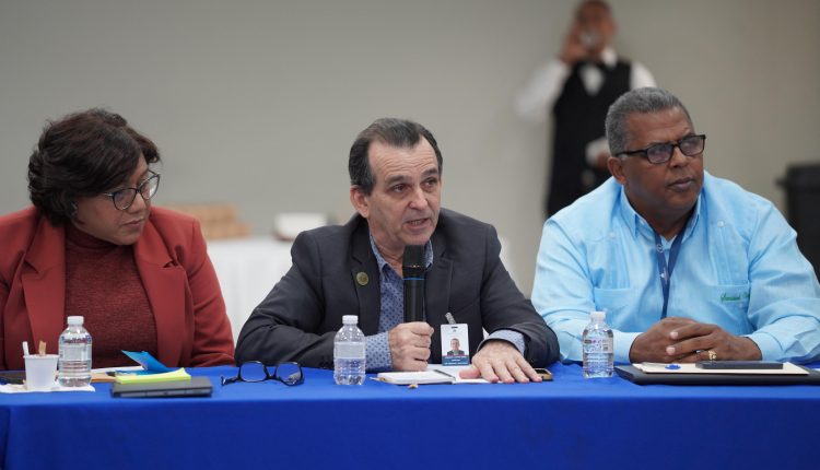 Funcionarios de Agricultura anuncian medidas.