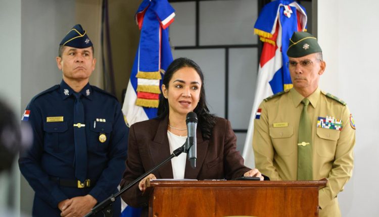 Faride Raful ratifica reforma de la Policía Nacional.