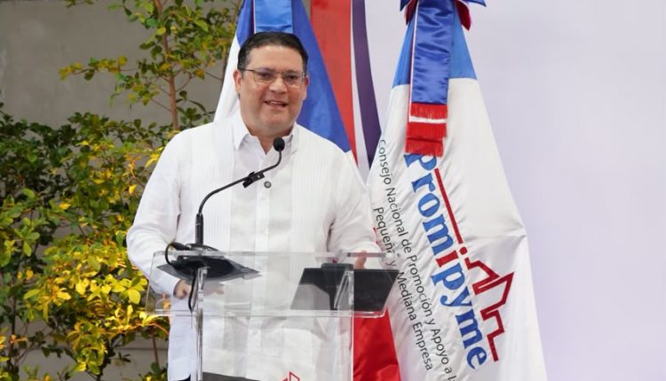 Eduardo Sanz Lovatón, ministro de Industria