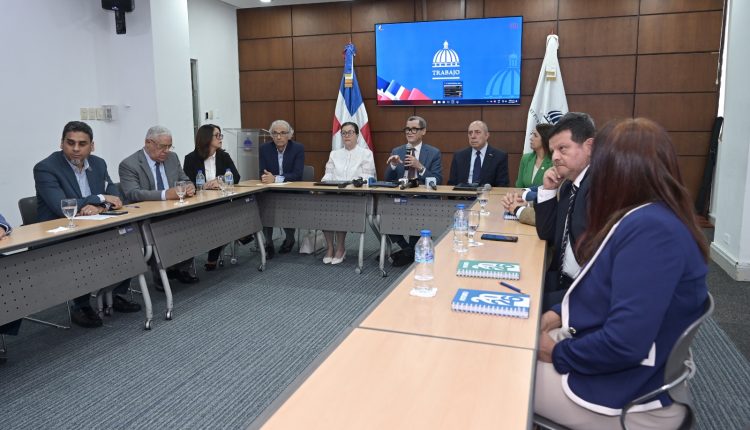 Reunión del Ministerio de Trabajo con las clínicas privadas y las ARS.