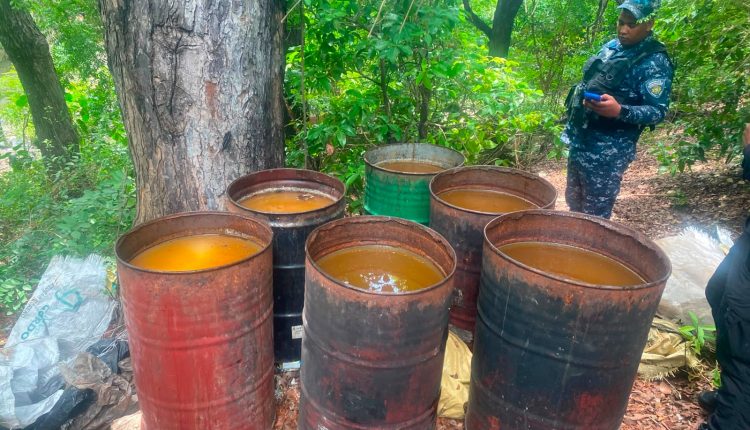Operativo contra fábrica clandestina en Azua.
