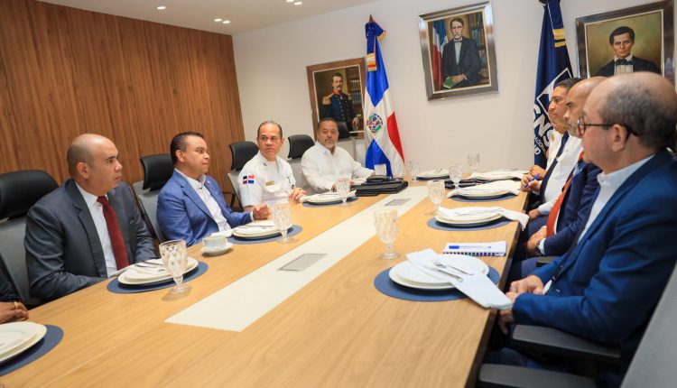 Reunión de representantes de la Policía y del SNS.