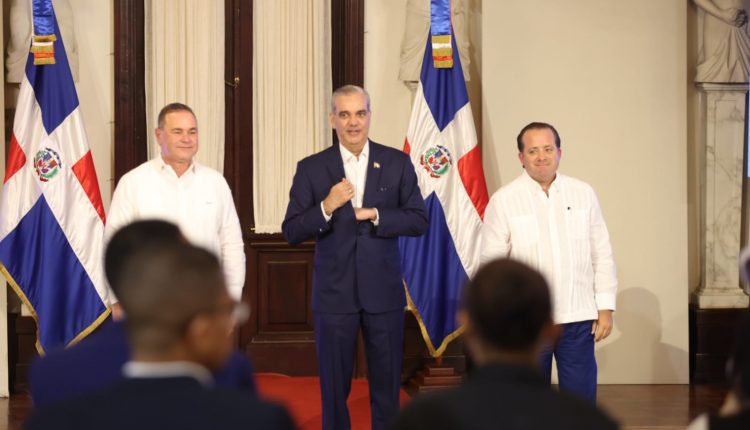 Francisco Oliveiro, Luis Abinader y José Ignacio Paliza.