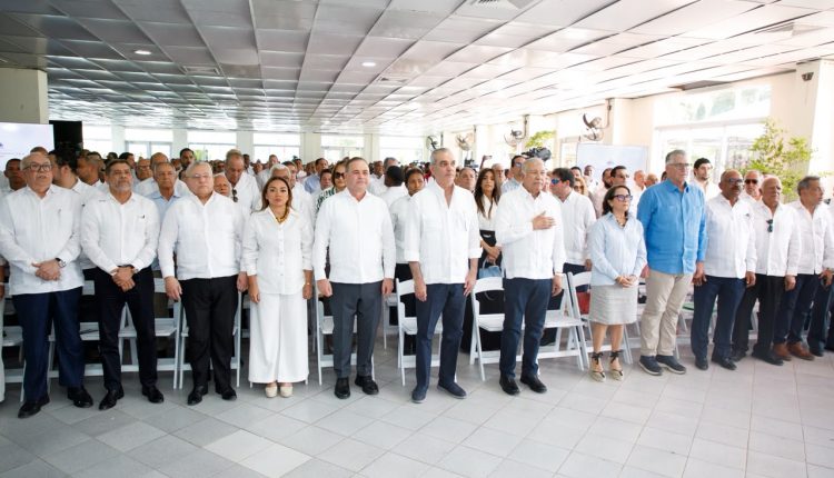 Encuentro de Abinader con productores de la provincia Espaillat.