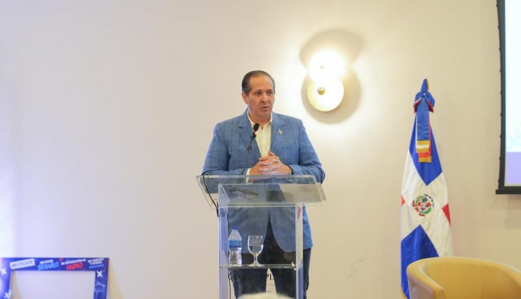 Víctor Atallah, ministro de Salud.