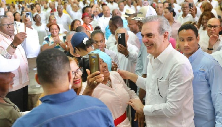 Abinader recorrerá La Vega y Santiago durante el fin de semana.