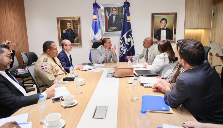 Encuentro entre directivos del Servicio de Salud y del Colegio Médico.
