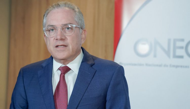 Ernesto Martínez, presidente de la ONEC.