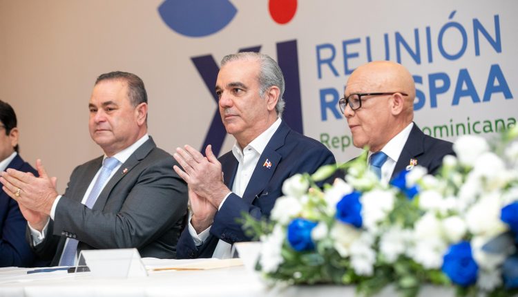 Francisco Oliviero, Luis Abinader y Rodrigo Castañeda