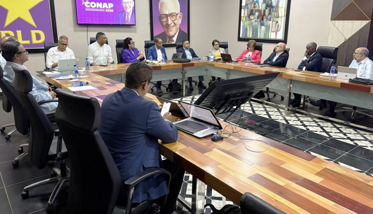 Reunión de comisión con Domínguez Brito.