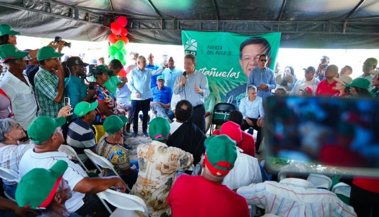 Leonel Fernández habla durante actividad en Montecristi.