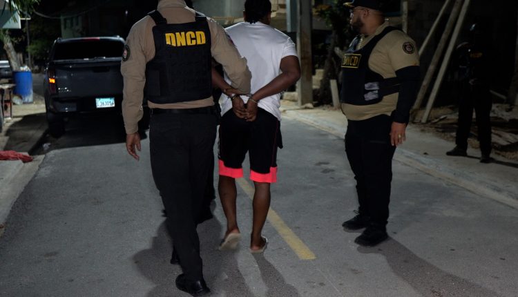 Uno de los detenidos por integrar red de drogas.