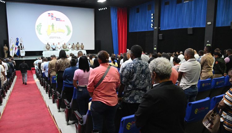 Entrega de fondos a militares en situación de retiro.