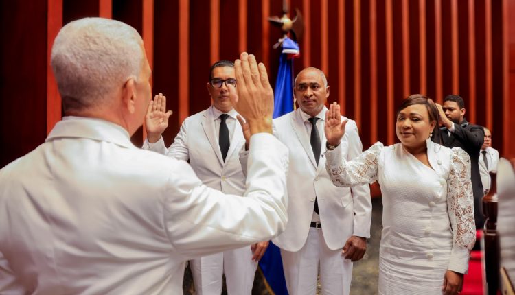 Juramentación bufete directivo del Senado.