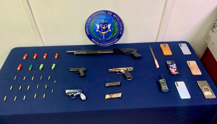 Armas de fuego y otros objetos ocupados por la Policía.