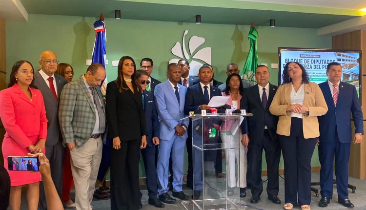 Bloque de diputados de Fuerza del Pueblo.
