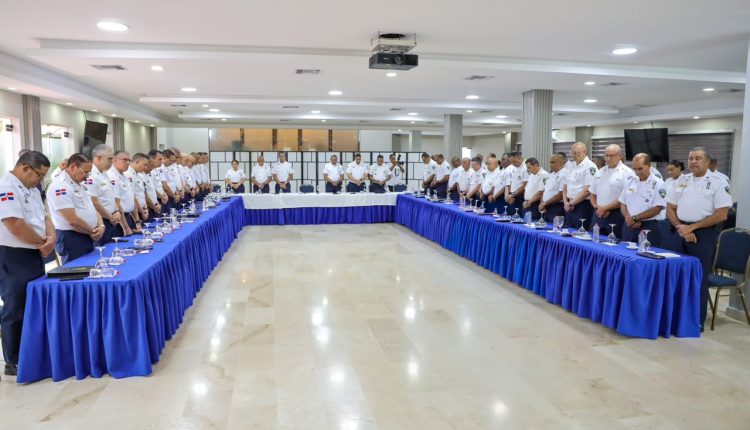 Mandos regionales de la Policía reunidos con el nuevo director.