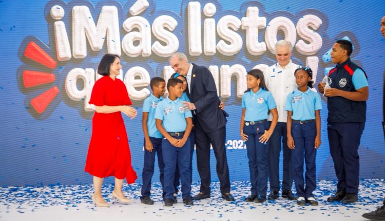 Abinader encabezó inicio del año escolar.