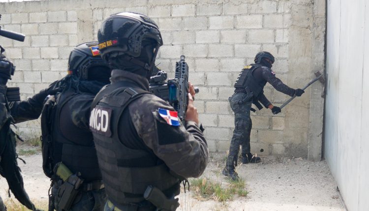 Operativo de la DNCD en San Pedro de Macorís.