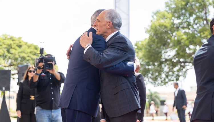 Abinader y Asfura se saludaron en el Palacio Nacional.